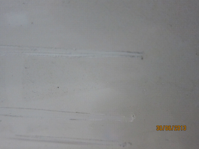 請問這板金刮傷了只能重新烤漆了嗎?