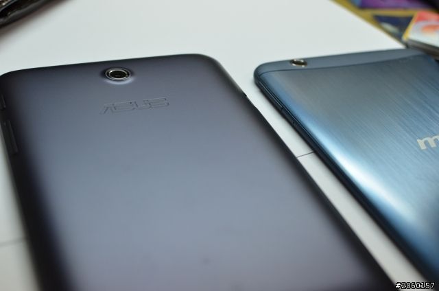 ASUS MEMO Pad HD7 開箱 (與MSI Enjoy 71螢幕比較)