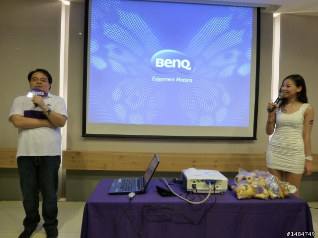 有了BenQ三坪投影機，3坪客廳變身100吋超大3D娛樂視廳室-「參加BenQ投影機體驗活動心得分享」