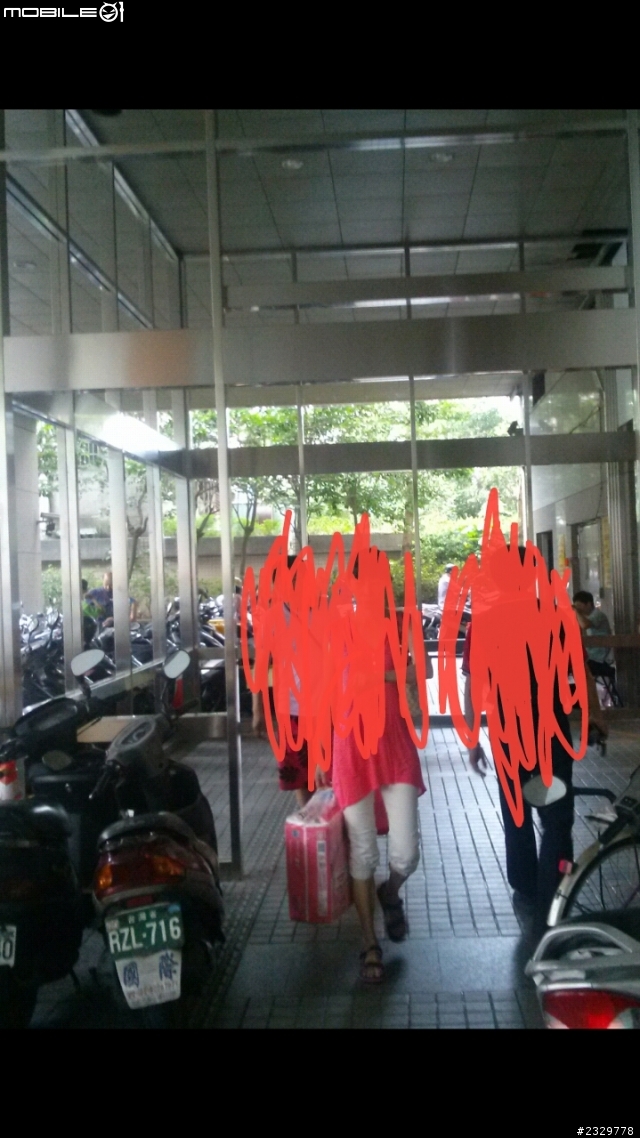 賣場新蓋的大門這樣有佔用到公共區域，開放空間嗎?