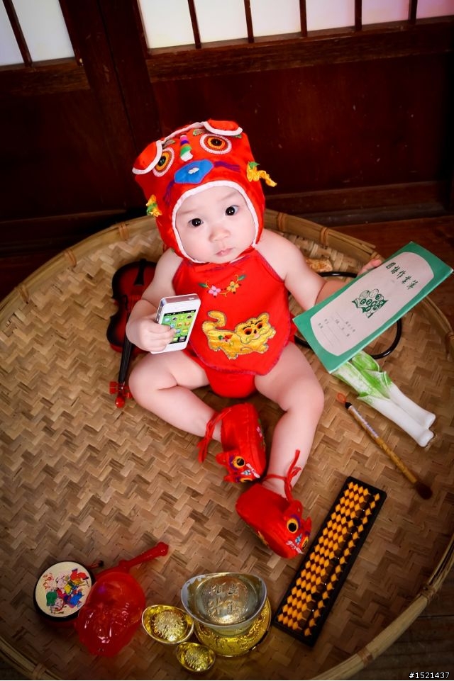 兒子滿周歲所拍的沙龍照