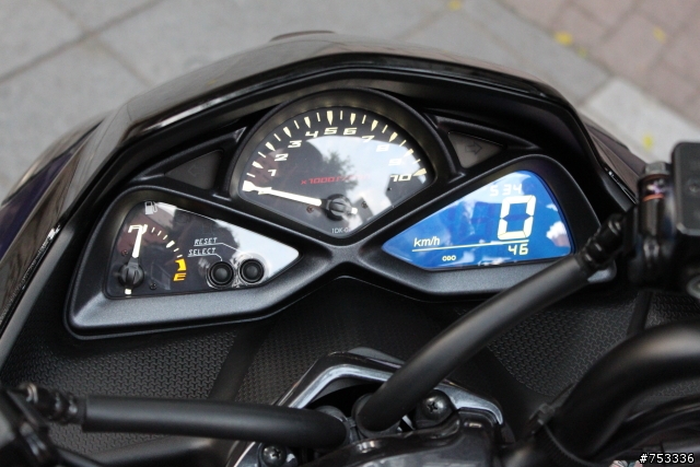[開箱] 訓車中疑問 （更新） 深藍灰 S-MAX 155CC 與 RACING 150CC FOREVER 比較心得