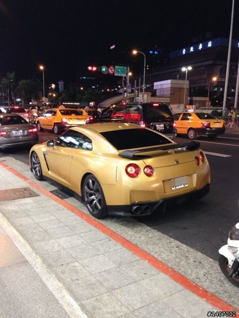 台北驚見Bugatti 16.4威龍 現身