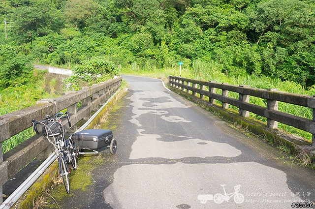 【一個人的旅行】兩鐵台東之旅 bike friday〔伯朗大道、阿智農場、台東熱氣球、鹿野高台、龍田自行車、知本溫泉、卑南豬血湯、徐媽媽蔥油餅〕