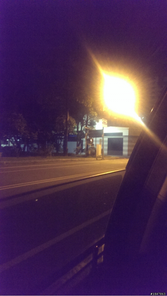 請問我one 拍出這樣夜晚的燈光 是算正常嗎? (內附圖)