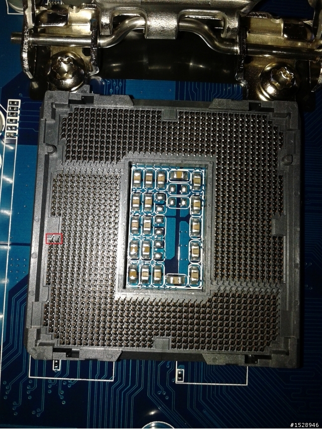 新增原始圖 新買的主機板CPU座針腳這樣有歪嗎