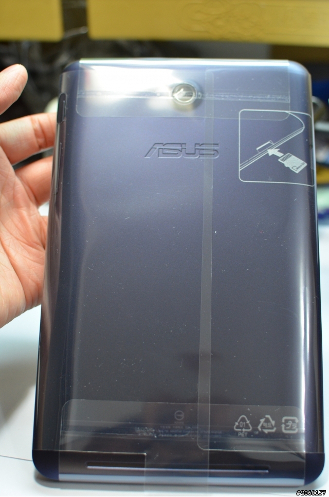 ASUS MEMO Pad HD7 開箱 (與MSI Enjoy 71螢幕比較)