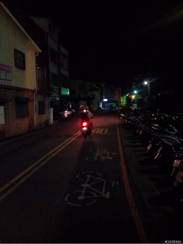 落後蕭條的后里火車站...