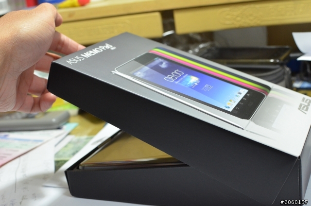 ASUS MEMO Pad HD7 開箱 (與MSI Enjoy 71螢幕比較)
