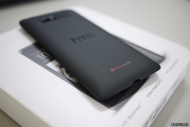 HTC Desire 600  黑 --  開箱