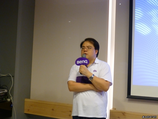 有了BenQ三坪投影機，3坪客廳變身100吋超大3D娛樂視廳室-「參加BenQ投影機體驗活動心得分享」