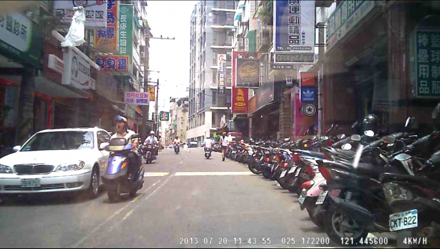 車號2B-8751可以不要暫停這麼久嗎?路都被你擋住了...