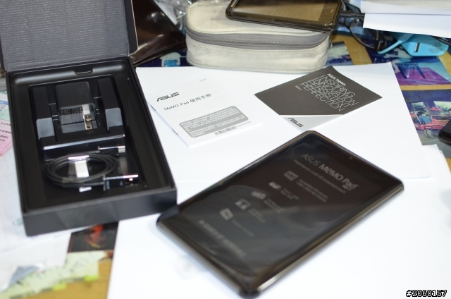 ASUS MEMO Pad HD7 開箱 (與MSI Enjoy 71螢幕比較)