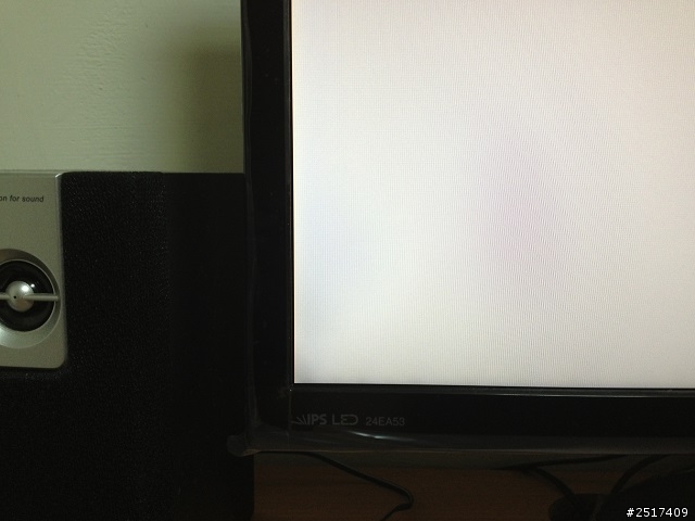 請問 LG 24EA53VQ-P 我的螢幕這樣算有問題嗎