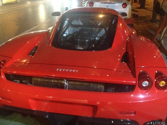 北京路上巧遇活生生的Enzo