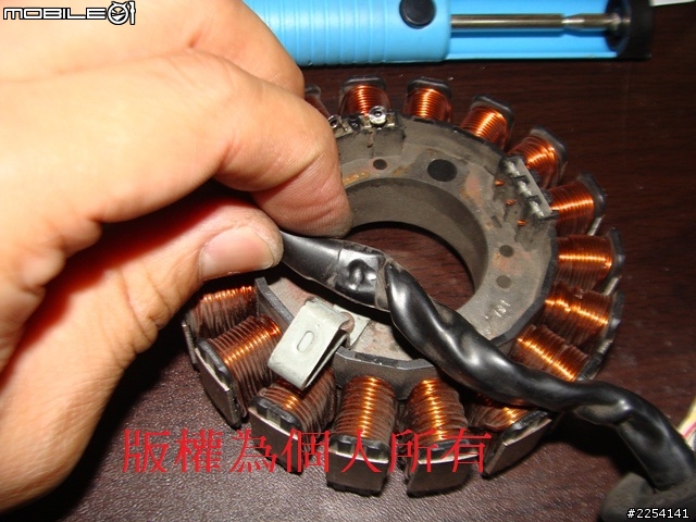 提升發電線圈線材壽命~~~~(不適用發電線圈浸在機油裡面的車種)示範為新勁戰
