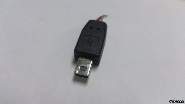 問一個不知道名子的USB插頭