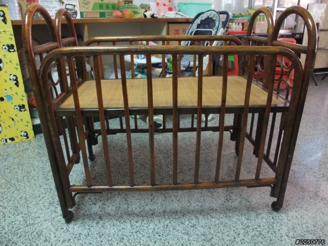 問題：嬰兒床輪子更換