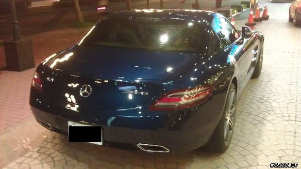 台灣有錢人還真多名車滿街跑,開車時隨手拍