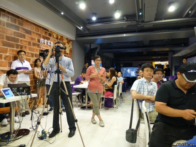 有了BenQ三坪投影機，3坪客廳變身100吋超大3D娛樂視廳室-「參加BenQ投影機體驗活動心得分享」