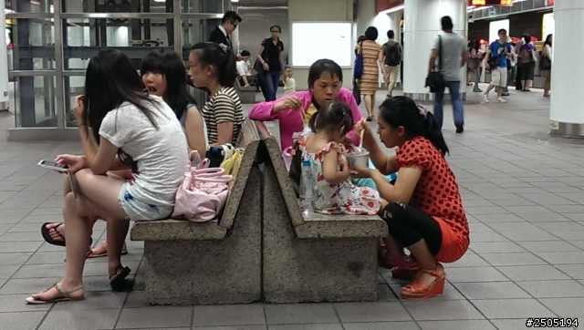 第一次在捷運站被震懾住