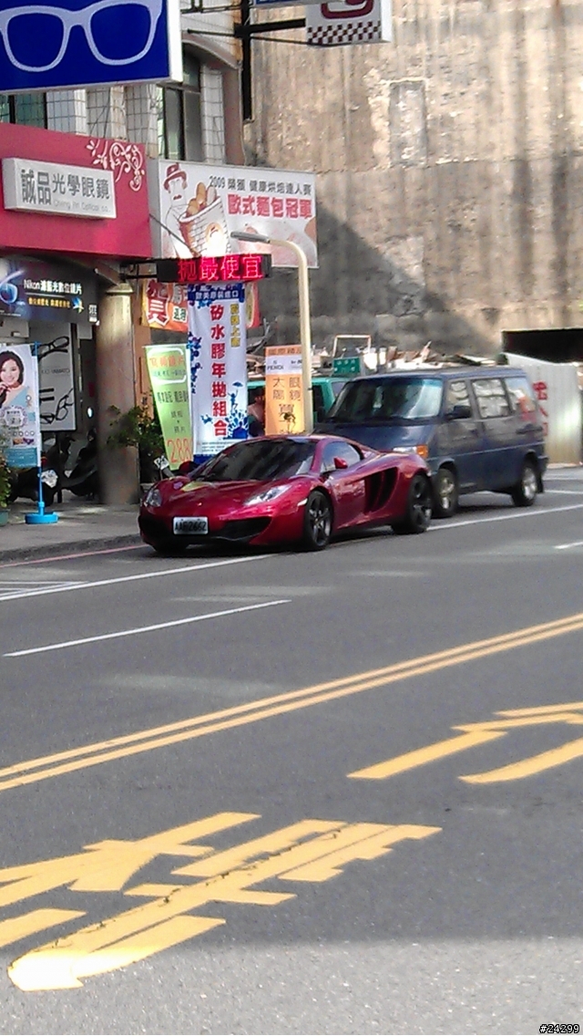 台南發現的mclaren mp4 12 c