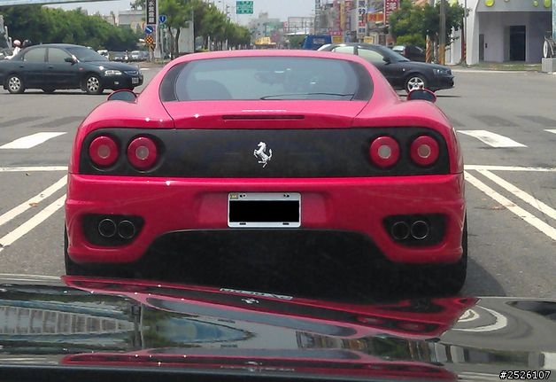 台灣有錢人還真多名車滿街跑,開車時隨手拍