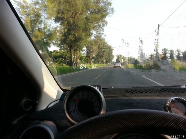 Peugeot 107的行車好搭檔…HUD