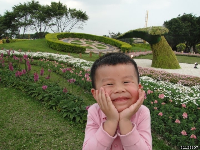 兒子要幼稚園畢業了，想做海報送他...