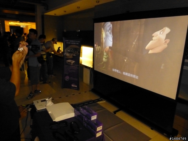 有了BenQ三坪投影機，3坪客廳變身100吋超大3D娛樂視廳室-「參加BenQ投影機體驗活動心得分享」