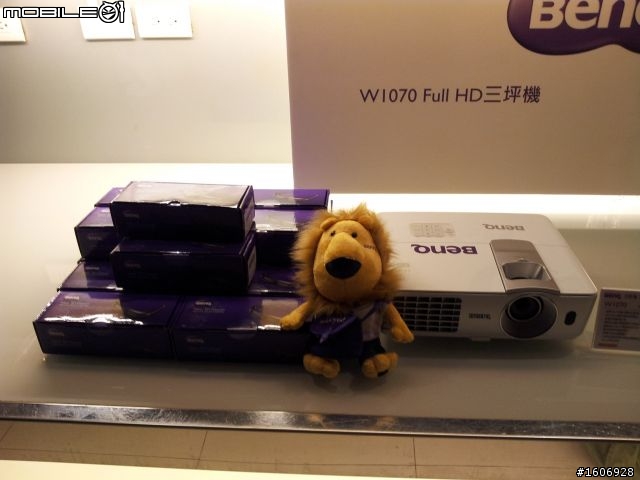 「有了BenQ三坪投影機，3坪客廳變身100吋超大3D娛樂視廳室!」體驗心得分享!
