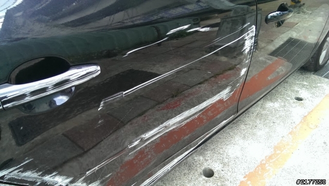 車子嚴重擦傷，保險出險與找民間修繕之抉擇