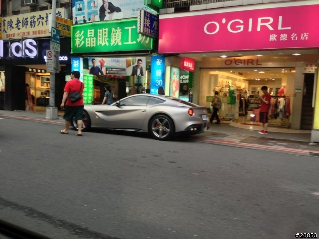 ferrari F12 in taipei street~~