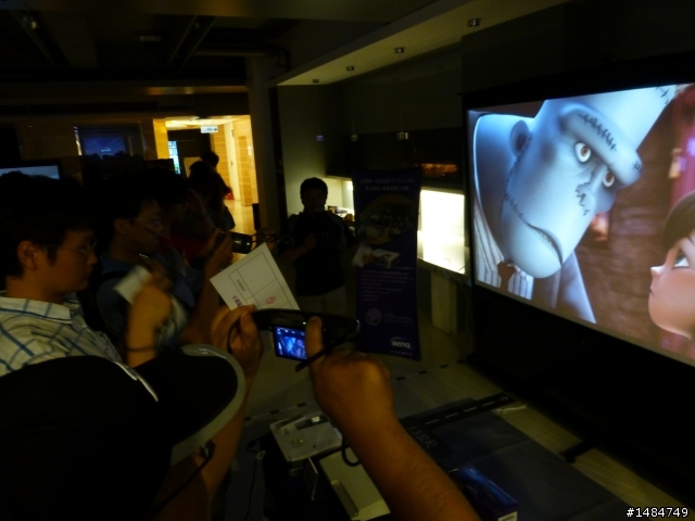 有了BenQ三坪投影機，3坪客廳變身100吋超大3D娛樂視廳室-「參加BenQ投影機體驗活動心得分享」
