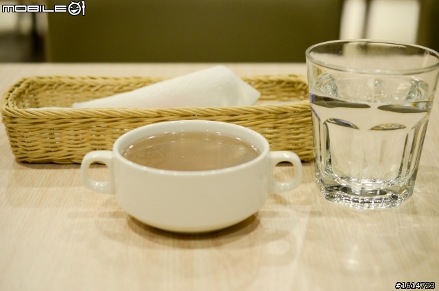 桃園市區 [MooD coffee&snack 莫德烘焙坊] 誠意十足的中式簡餐