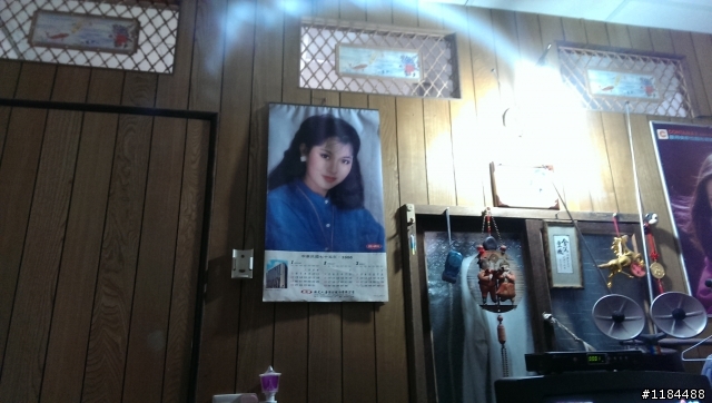 拍照有陰影，送修回來了。HTC的維修，讚，又迅速！