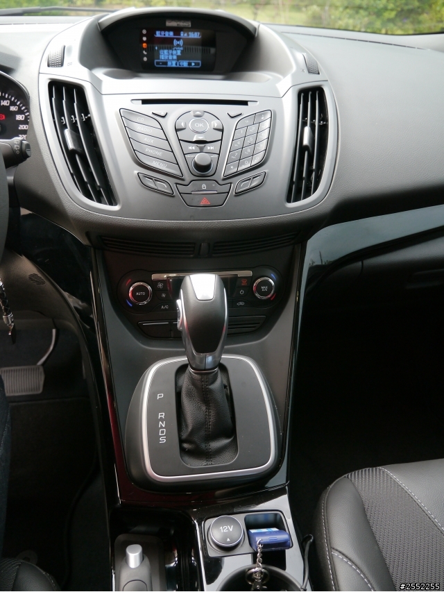 自己的第一台車1.6 KUGA 3G 開箱