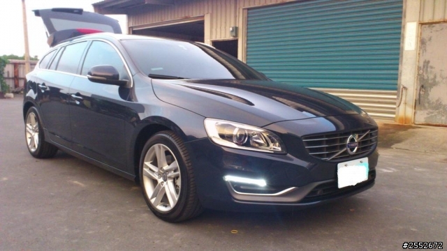 2014年 V60 D4  豪華型 498 開箱  (數位儀表板)