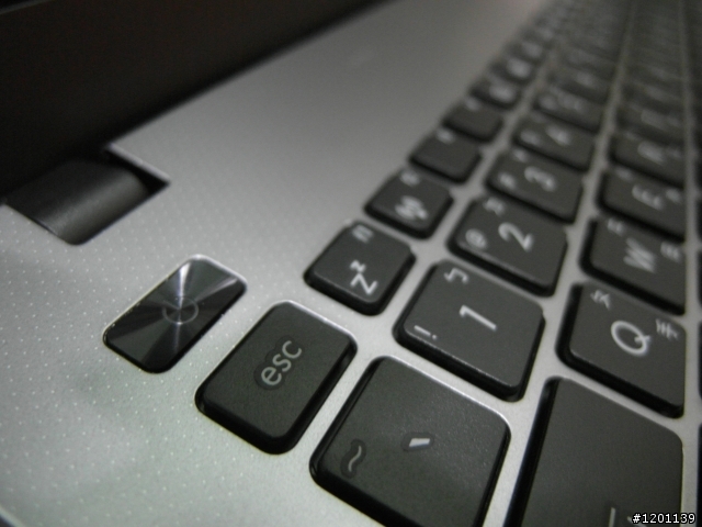 [開箱] ASUS X550VC i3-3110M GT720 2G HDD500GB 5400轉 RAM 8G 1600 Win8