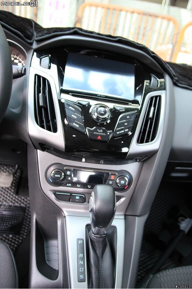 [開箱] 簡單開箱 雙離合大不同 Ford Focus MKIII 6W X VW Golf 6