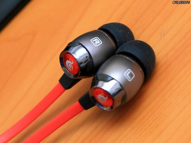 [敗家] CM Storm Pitch 貪狼星耳塞耳機 簡單分享