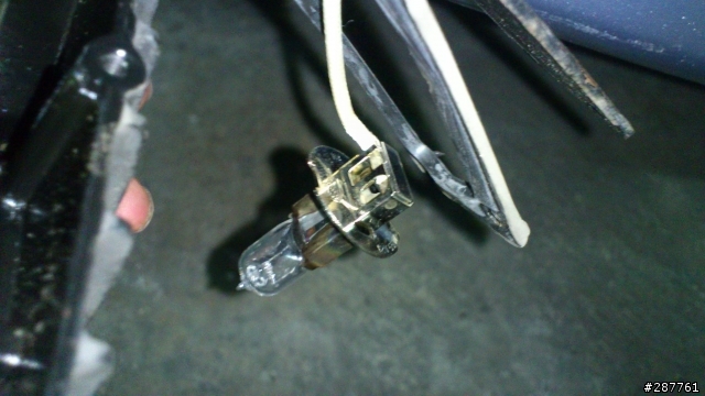 [附圖]更新!己DIY更換!H3霧燈的燈泡壞掉,要如何更換?那裏有零件可買?