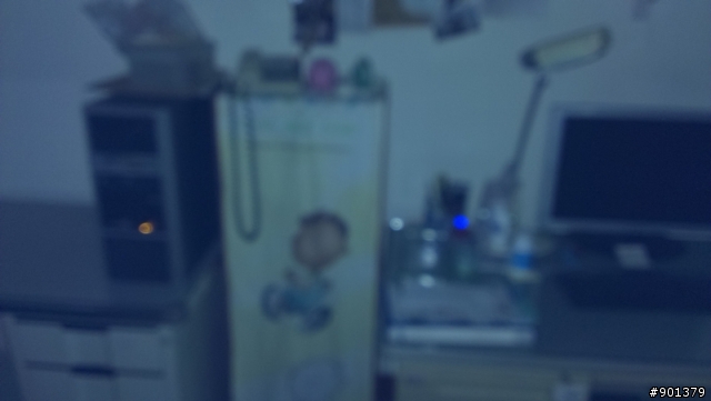 這是中槍了嗎?   HTC Desire 600 沒紫光   出藍光(打閃光後)?