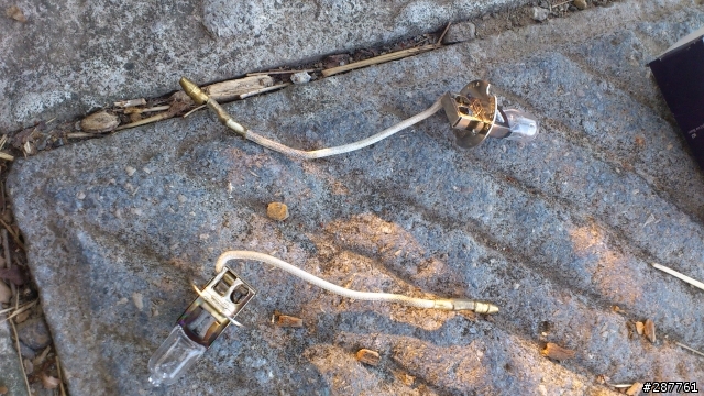 [附圖]更新!己DIY更換!H3霧燈的燈泡壞掉,要如何更換?那裏有零件可買?