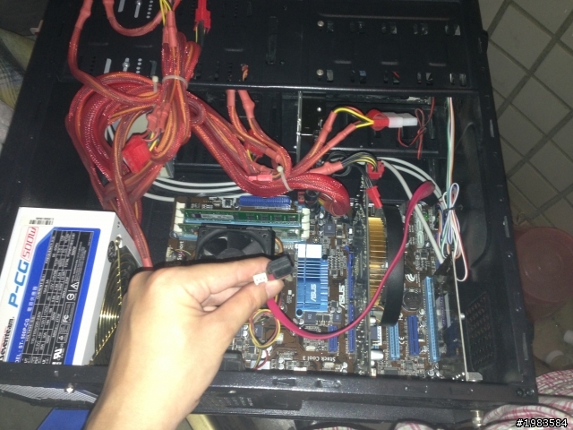 各位大大救救我，我電腦裝不回去