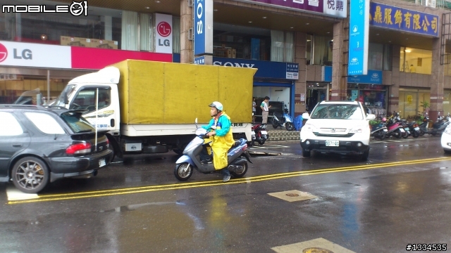 貨車卸貨,是否該有相關警示