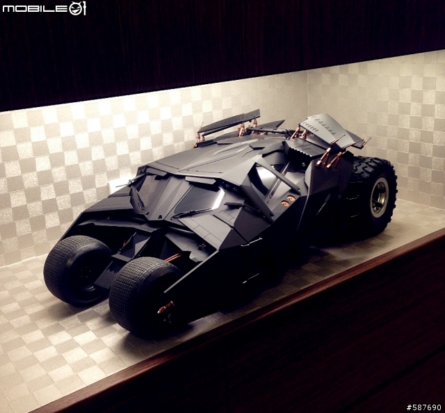 Hot Toys 1989 蝙蝠車隨手拍幾張。