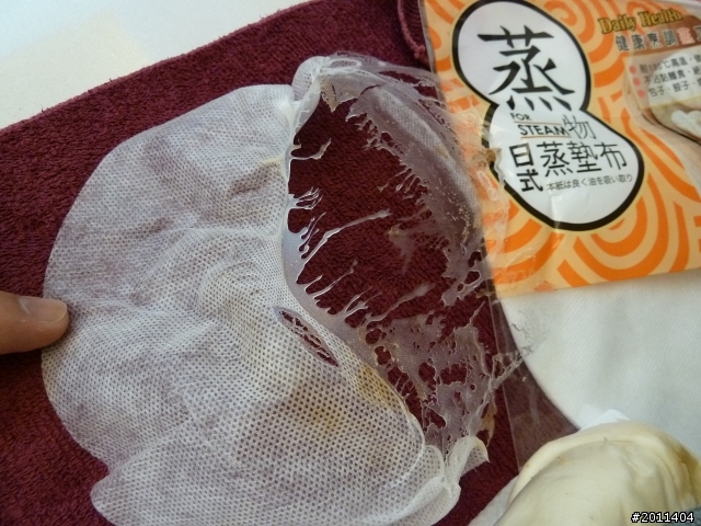 蒸包子的紙竟然像塑膠一樣融掉了.(會不會上新聞?)上東森短新聞了