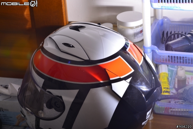 SHARK RACE-R PRO裂開來了(2014/02/13更新 事情已落幕 增加保固處理方式跟感想 )