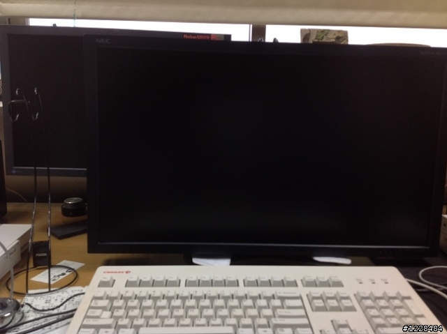 [奈米級開箱] 颱風天的NEC PA271W
